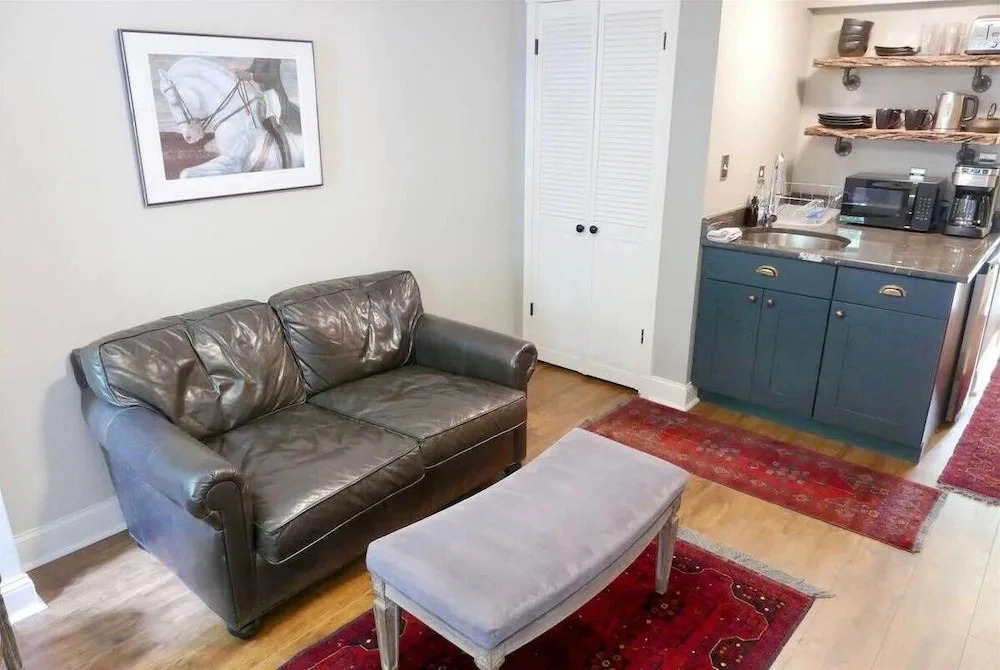 Amazing Location - Close to Union Station