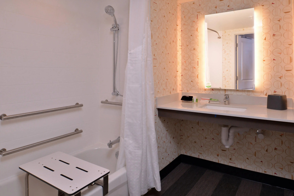 Holiday Inn & Suites Orlando - I-Drive - Theme Parks by IHG