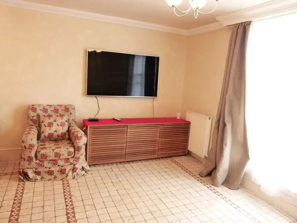 SS Property Hub - Family Apartment near Central London