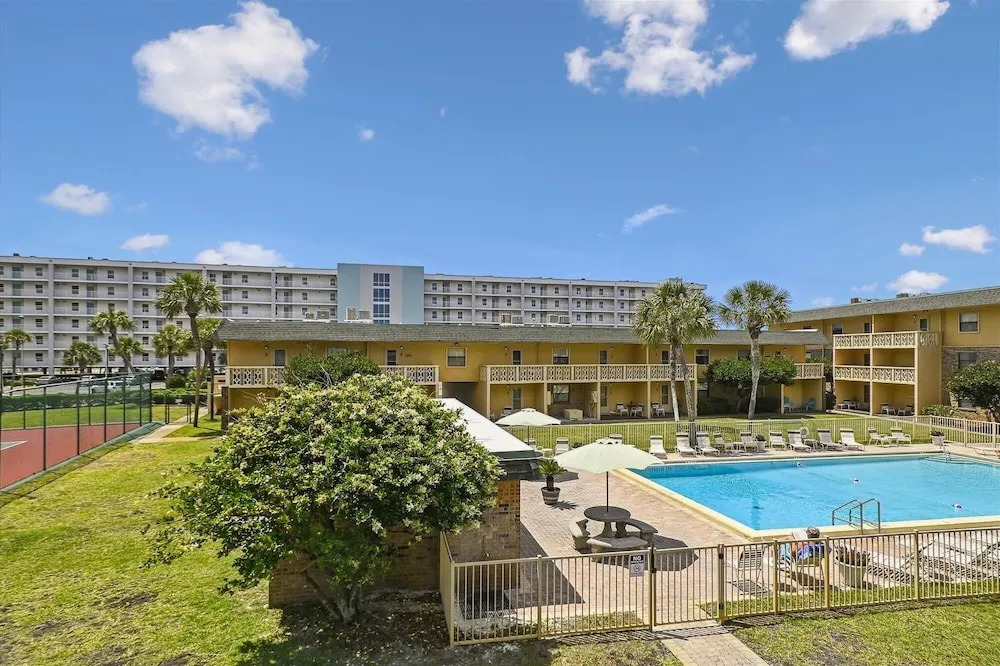 Venus 201 - 2nd Floor 2 BR Sleeps with Gulf Access on Okaloosa Island by RedAwning