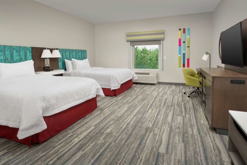 Hampton Inn & Suites Charlotte Airport Lake Pointe