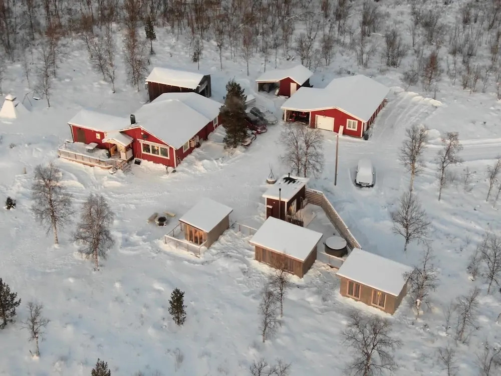 Arctic gourmet cabin