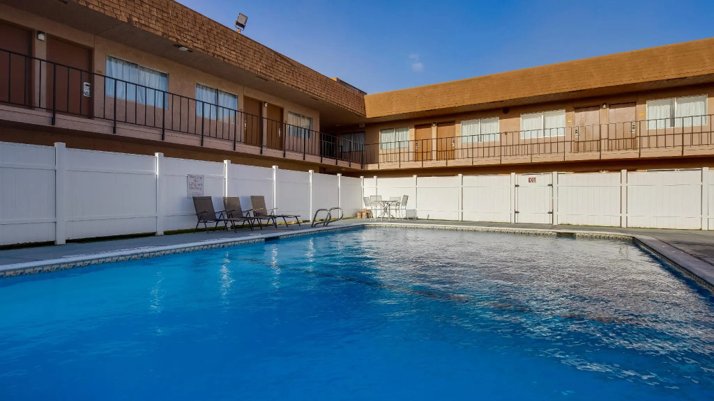 Economy Inn Buttonwillow Bakersfield I-5