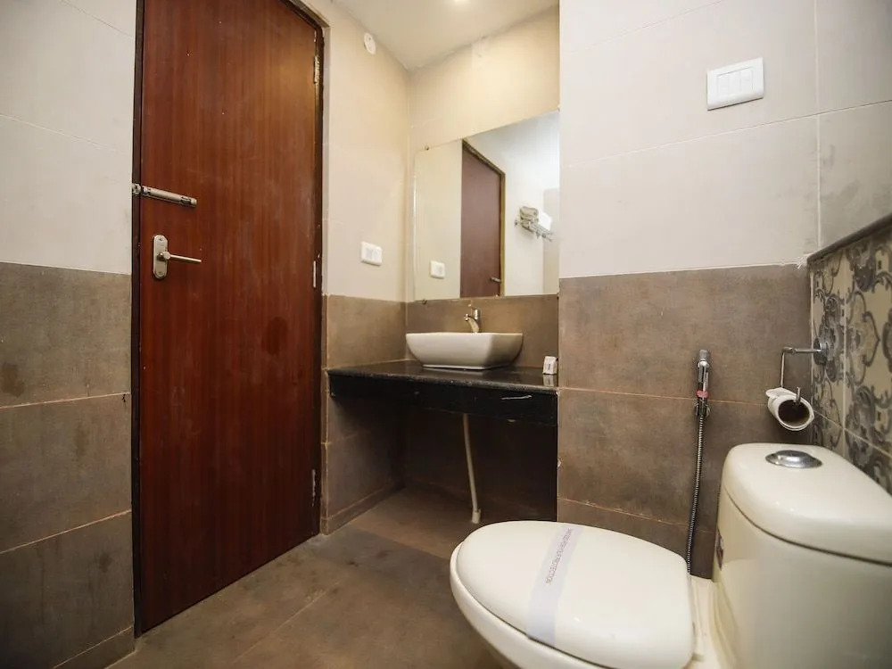Capital O 27646 Hotel Grand Sm Regency