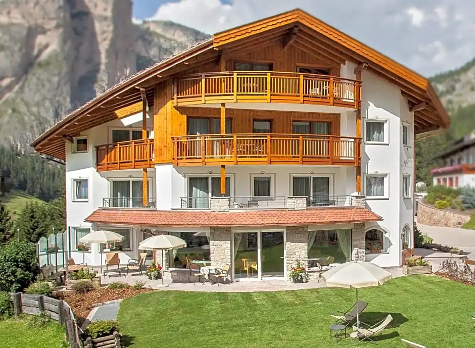 Garni-Hotel Aghel Suites & Apartments