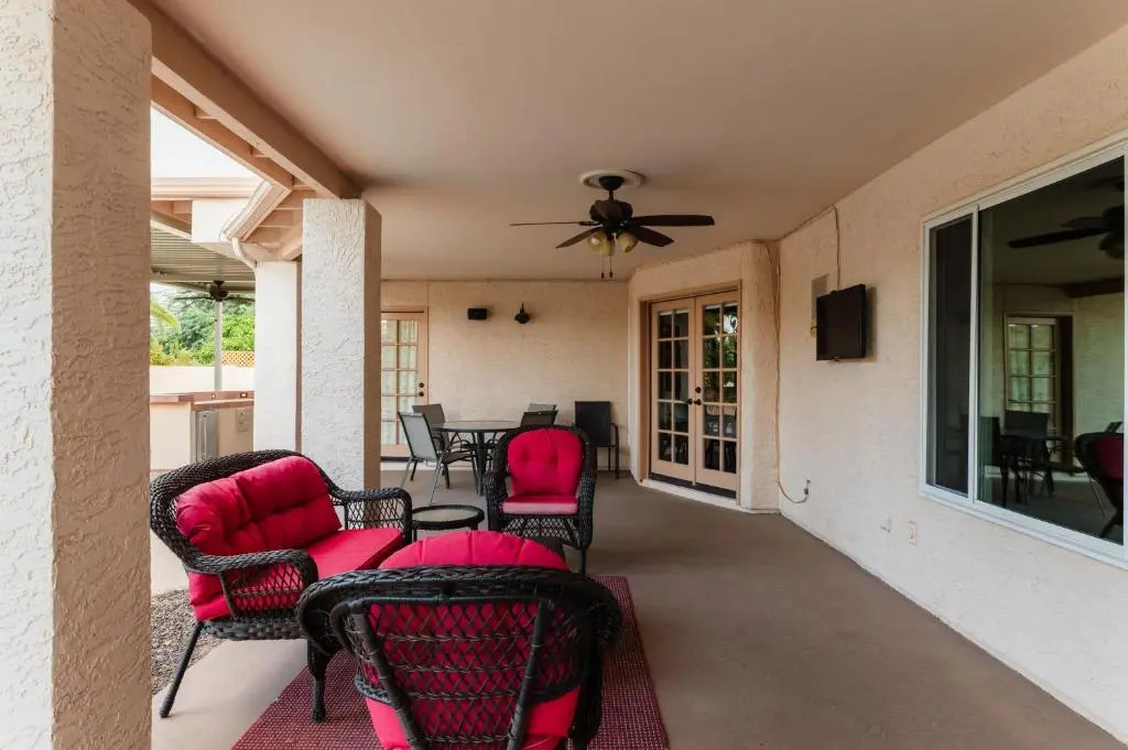 Desert Ridge by Avantstay Spacious Oasis w/ Pool & Hot Tub
