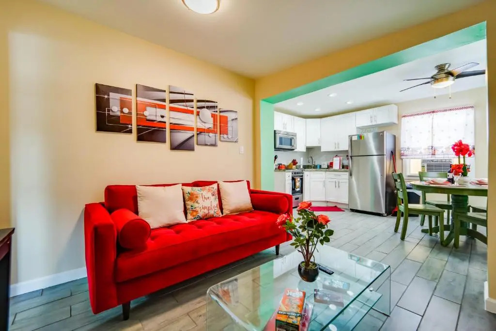 Beach Chairs, Good Kitchen, Strong Wifi on 14th Ave
