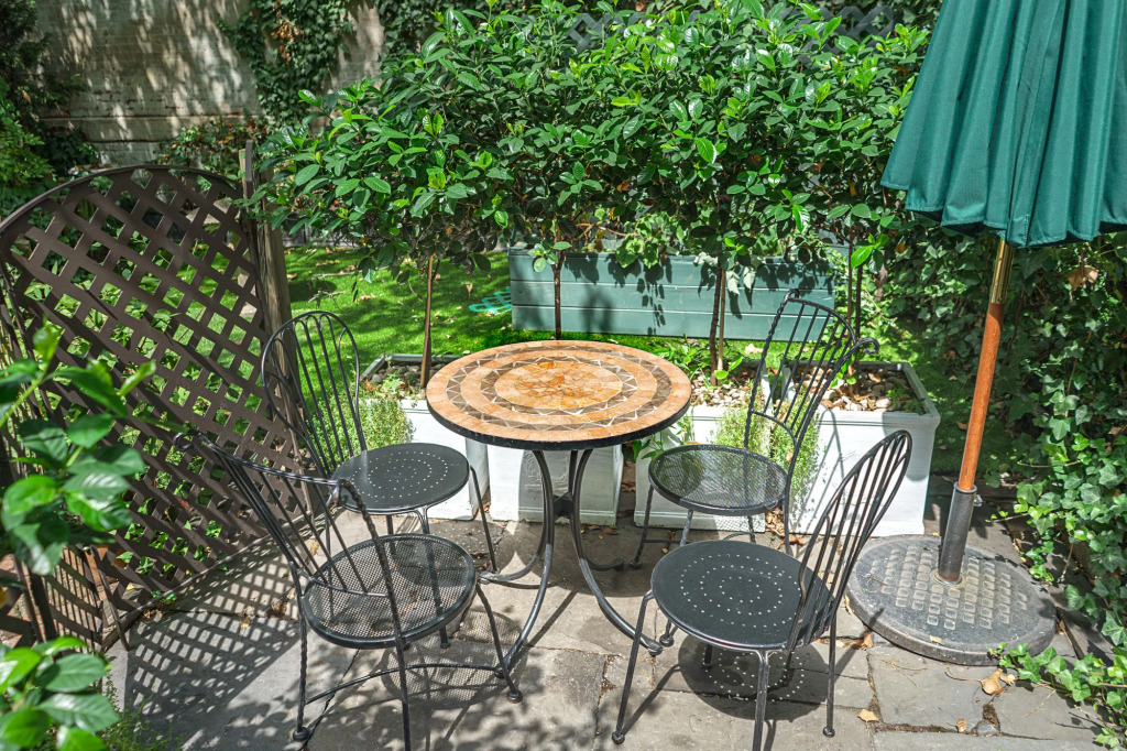 Chelsea Pines Inn