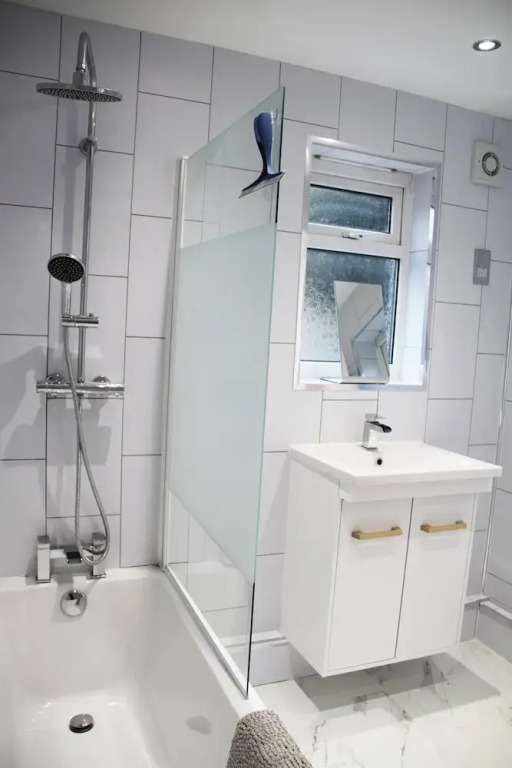London Retreat-2 Bedroom House Parking & Garden