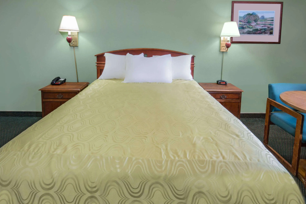 Days Inn by Wyndham Ontario Airport