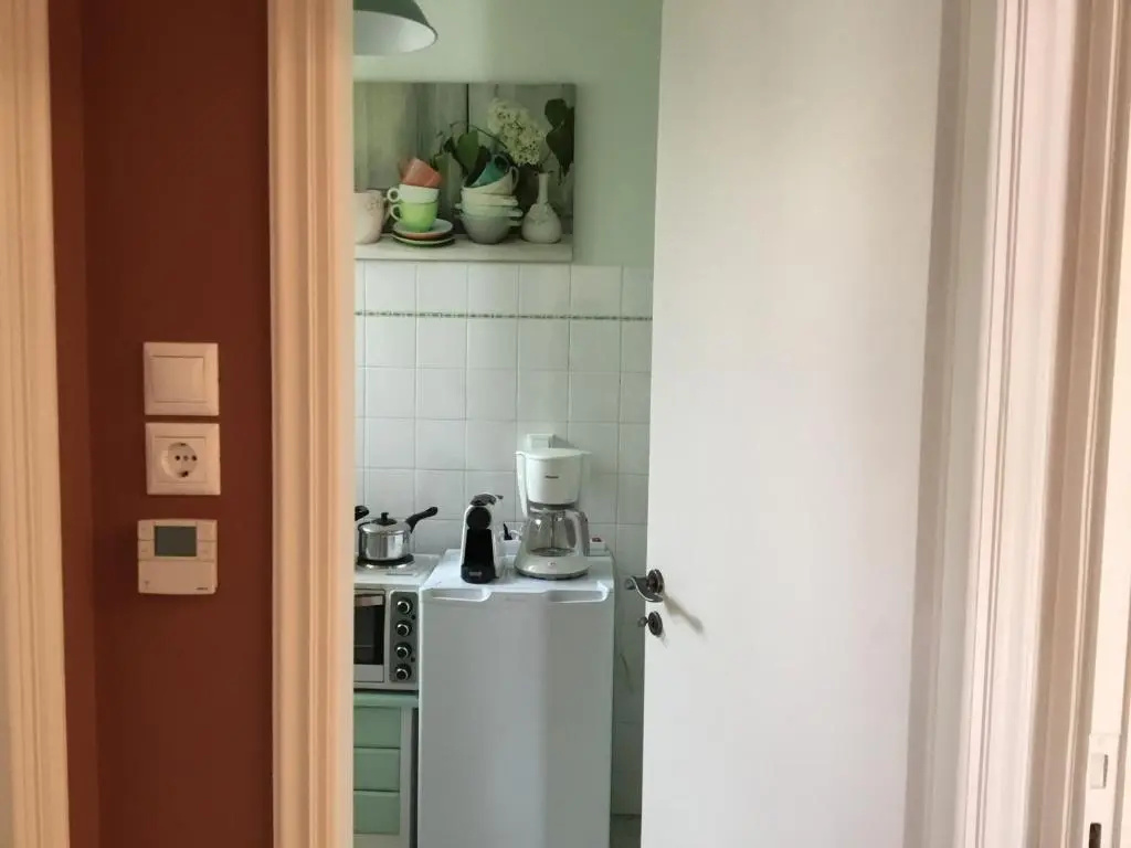 Athens-Plaka, Peter’s beautiful apartment in Temple of Zeus