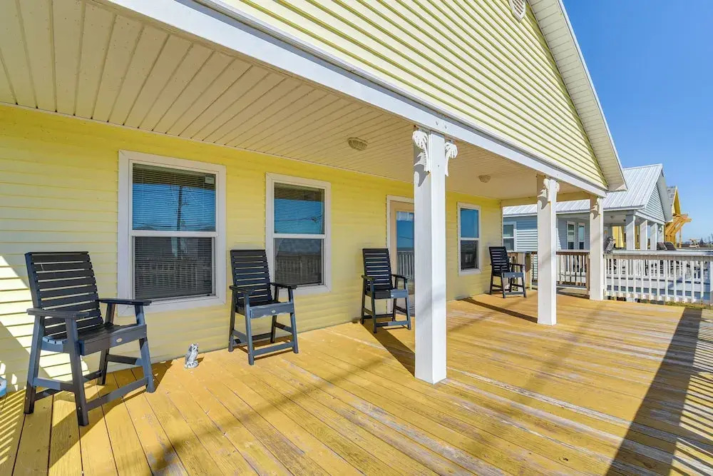 Walk to Beach: Gulf-view Home in Surfside Beach!