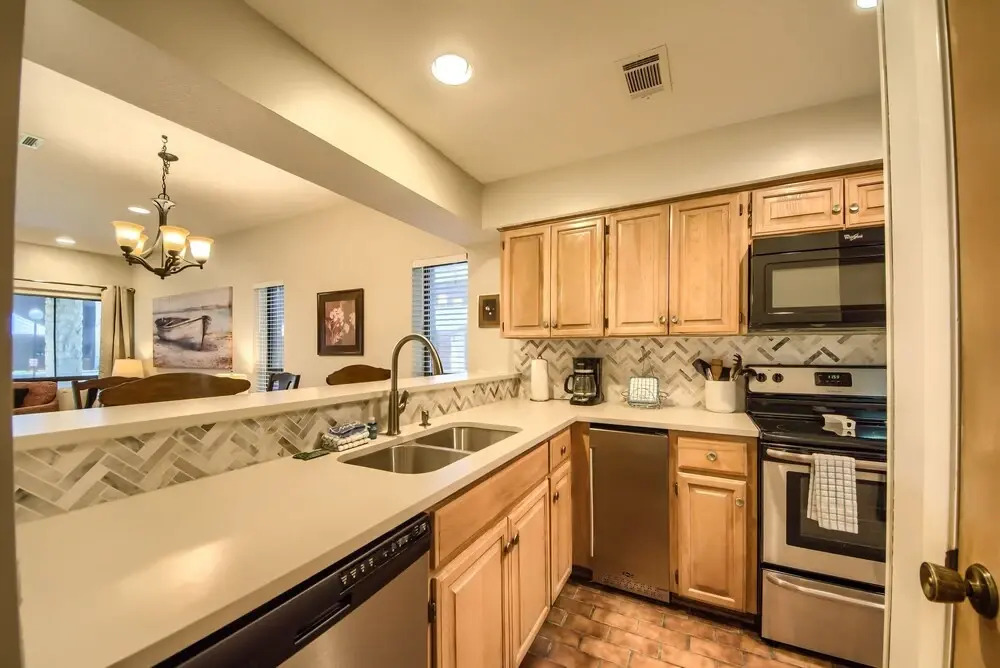 Delroy Curly Ray s Comal Condo