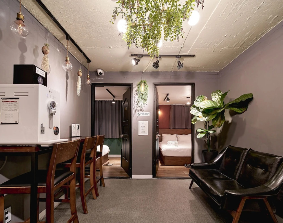 BUTLER:LEE HONGDAE-Caters to Women