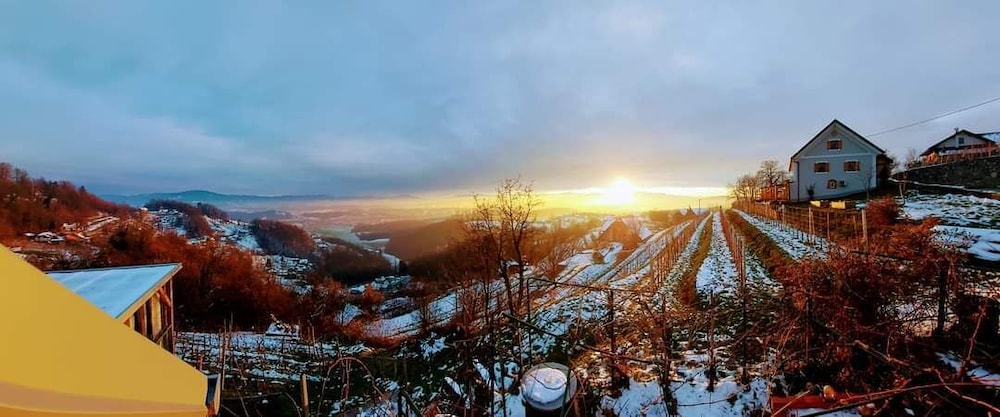 Vineyard Cottage Vercek