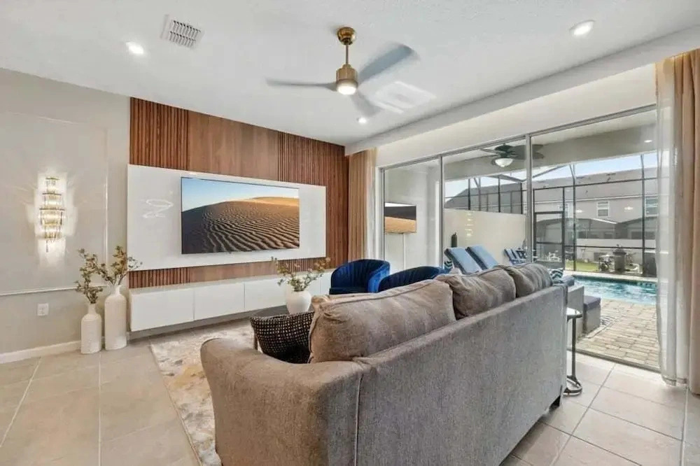 Beautiful Chic Radiance Home With Pool 5 Bedroom Townhouse