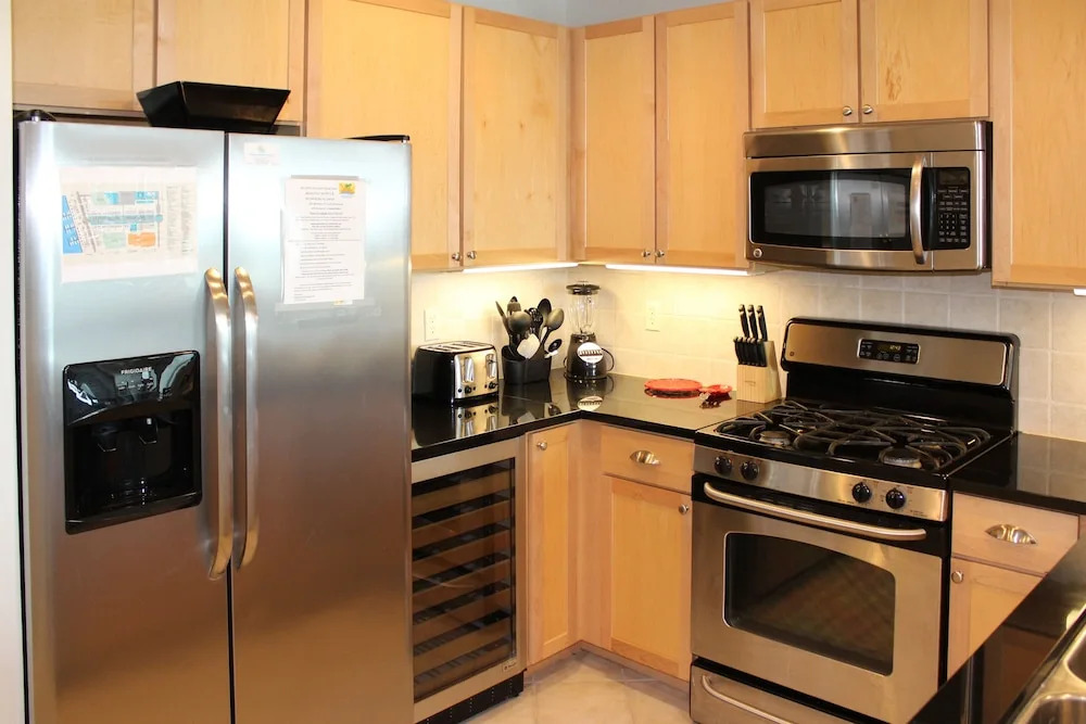 Whar305x 2 Bedroom Condo