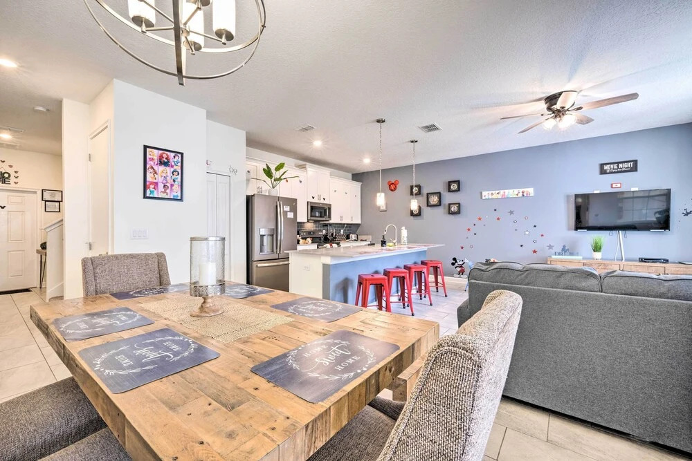 Davenport Retreat w/ Themed Rooms, Patio & Pool!