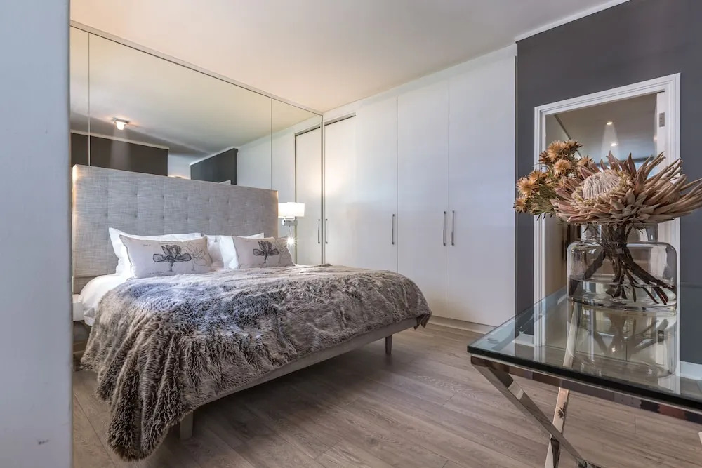 Harbour Bridge Suites 001