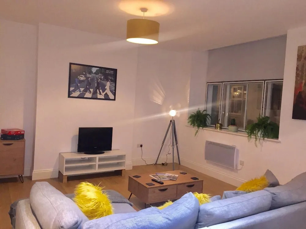 Stylish 93sqm 2 Bed Historical City Centre Flat
