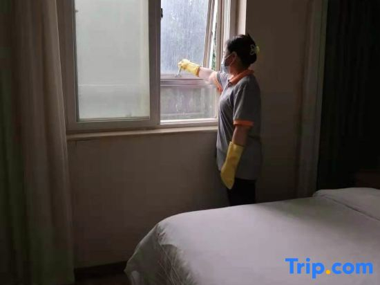 Vienna Classic Hotel (Qingdao Chengyang District Zhengyang Middle Road Subway Station)