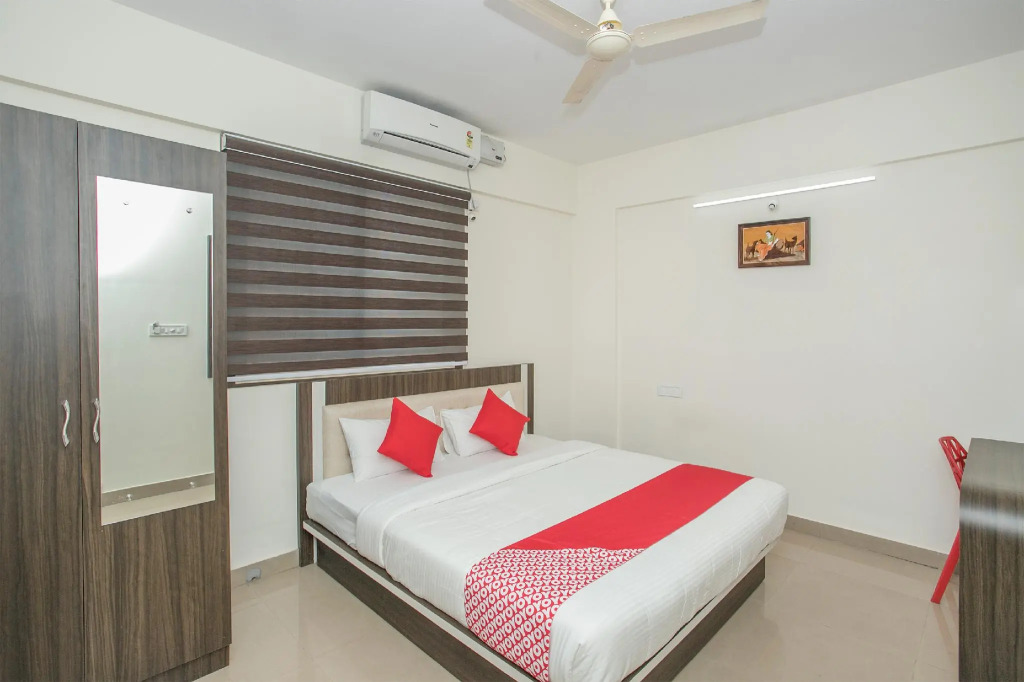 OYO 13745 CMN Stay