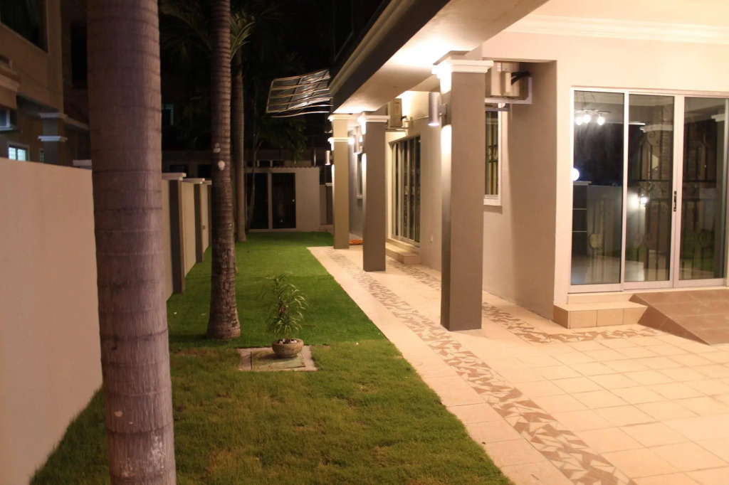 Ian's De Splendid Home