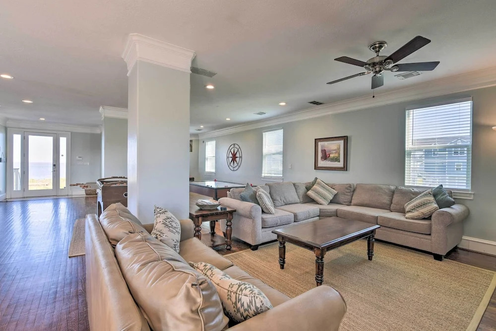 Bay Views! Family-friendly Galveston Resort House
