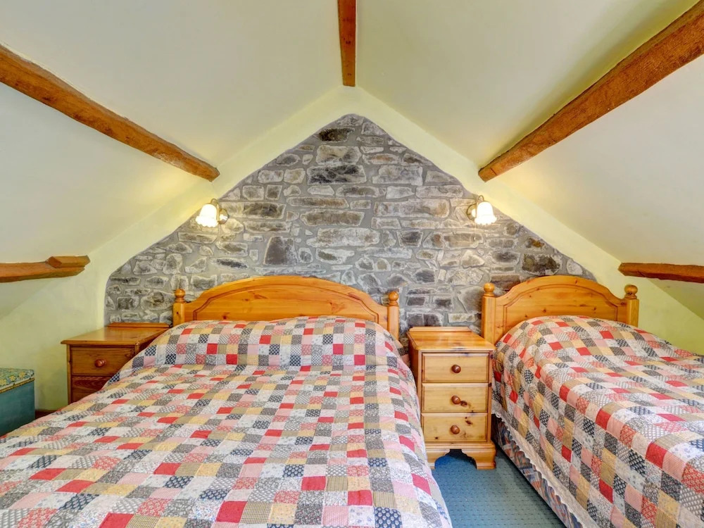 Centrally Located Home near Gardens & Castle of West Wales