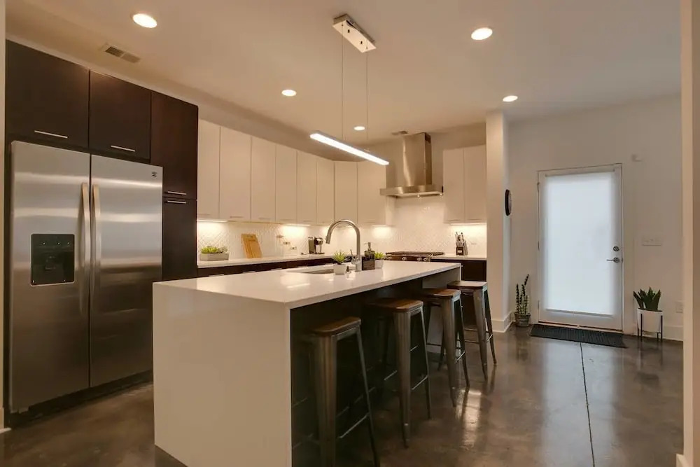 4br/3.5ba w/ Loft, Deck, & Ping Pong by Domio