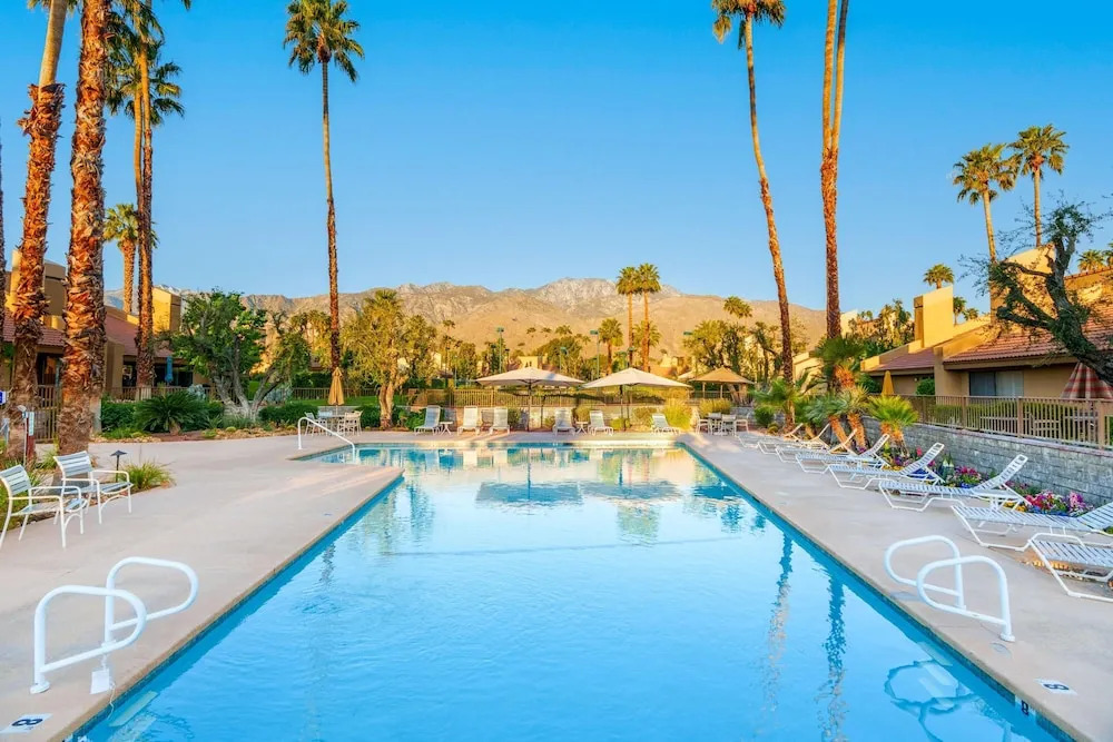 Paradise at the Pointe
