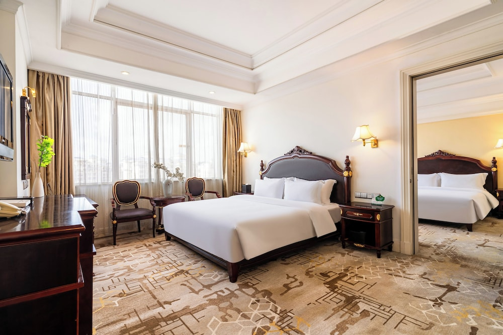 Golden Plaza International Hotel