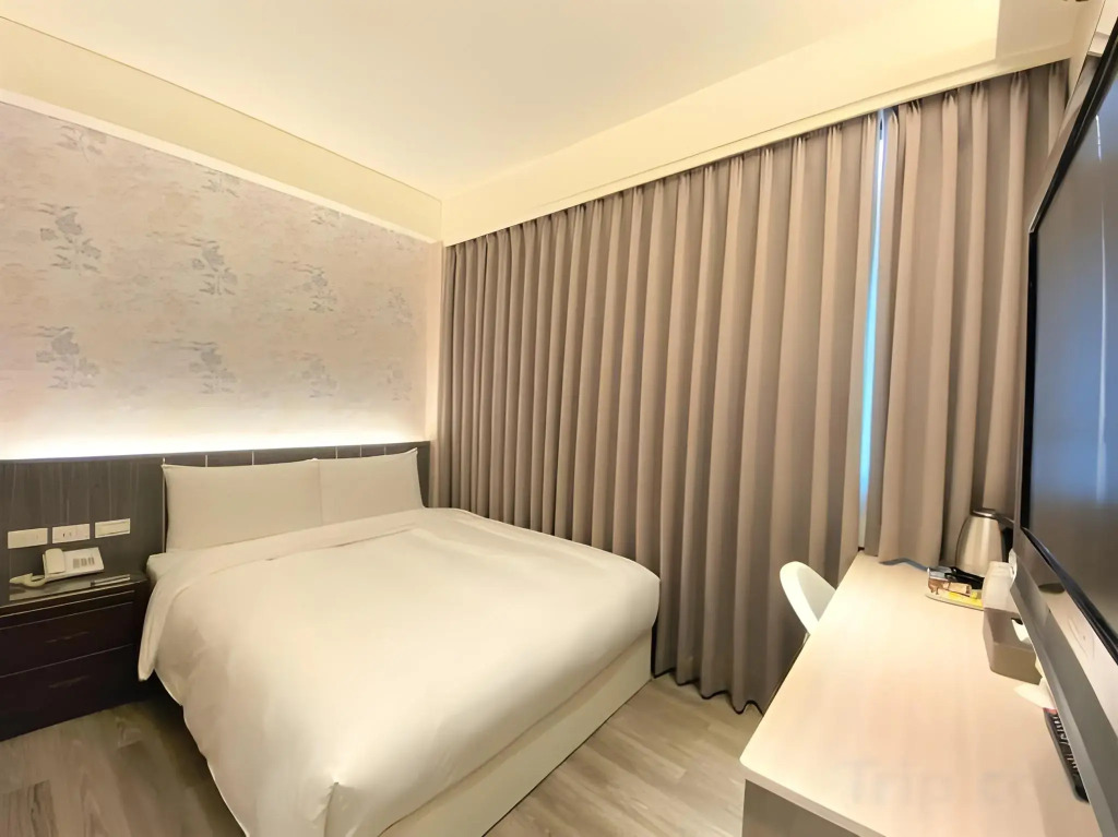 Chair Man Hotel