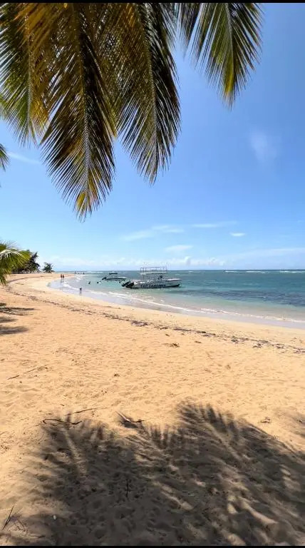 Lovely Beachfront 2 bedrooms condo with 2 pools