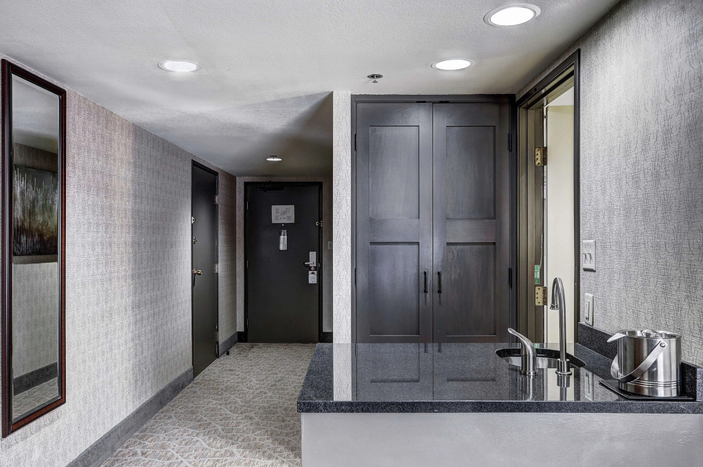 Hotel Alpenrock Breckenridge, Curio Collection by Hilton