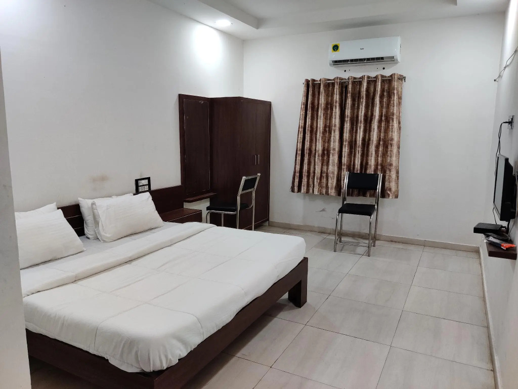Capital O 82510 Hotel Krishna And Restaurant