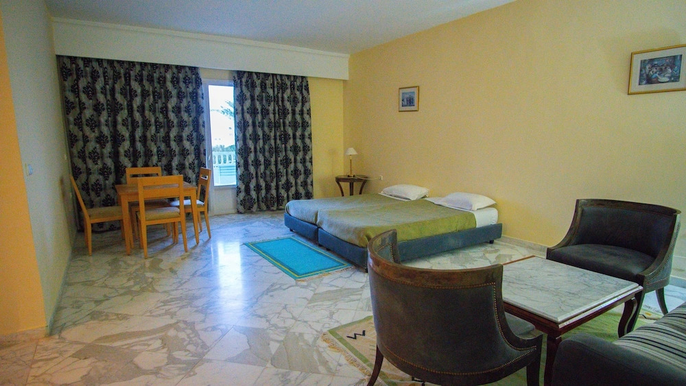 Aquaterra Bahia Beach Hotel