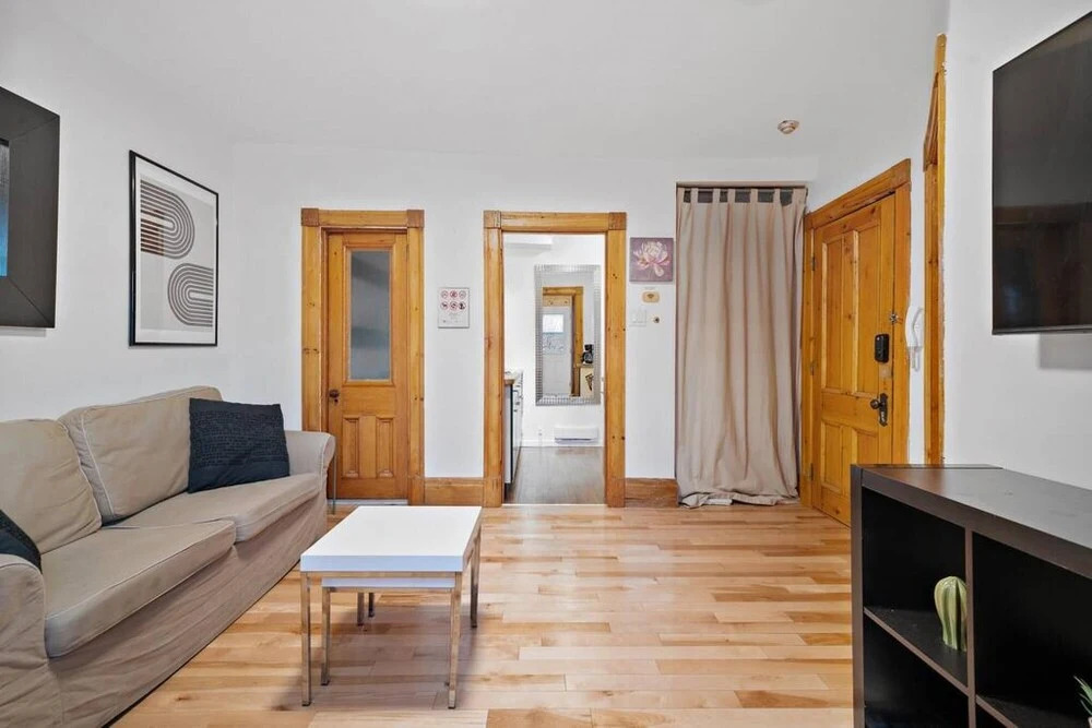 1-bd 1-wc Newly Renovated Located 5 Minutes From Old Port Montreal