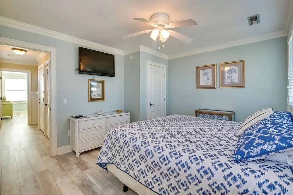 Beachfront Murrells Inlet Home - Walk to Pier!