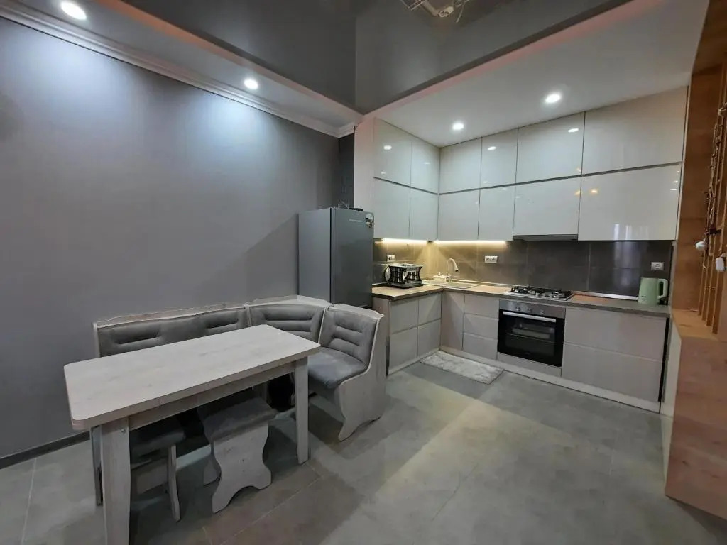 Apartment 32