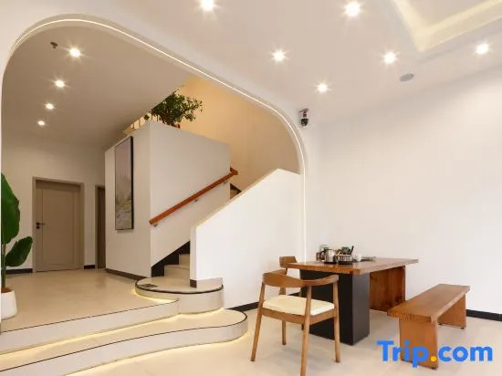 Yingyue Riverside Boutique Homestay