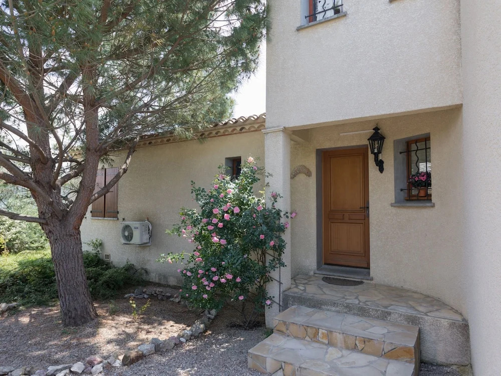 Lively Villa in Félines-minervois With Pool