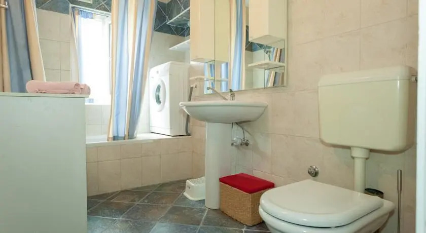 Apartment 5M