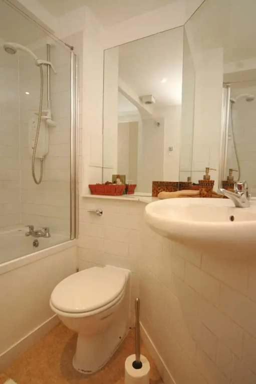 233 The St Giles Apartment