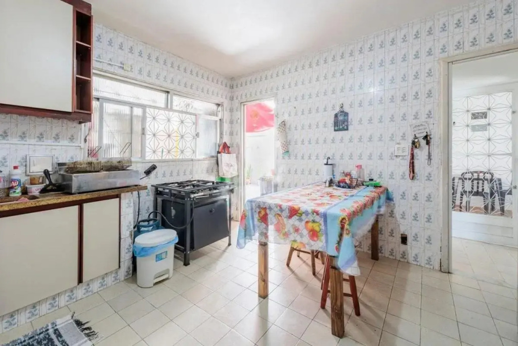 Quarto em residência tranquila e familiar