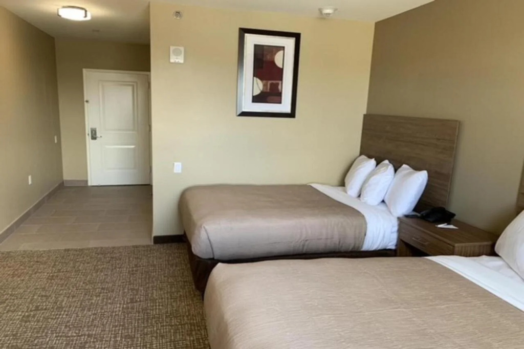 Astoria Delancy Inn and Suites
