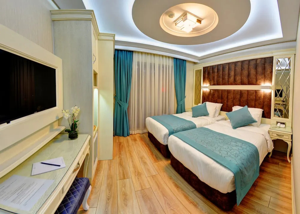 Novelty Hotel