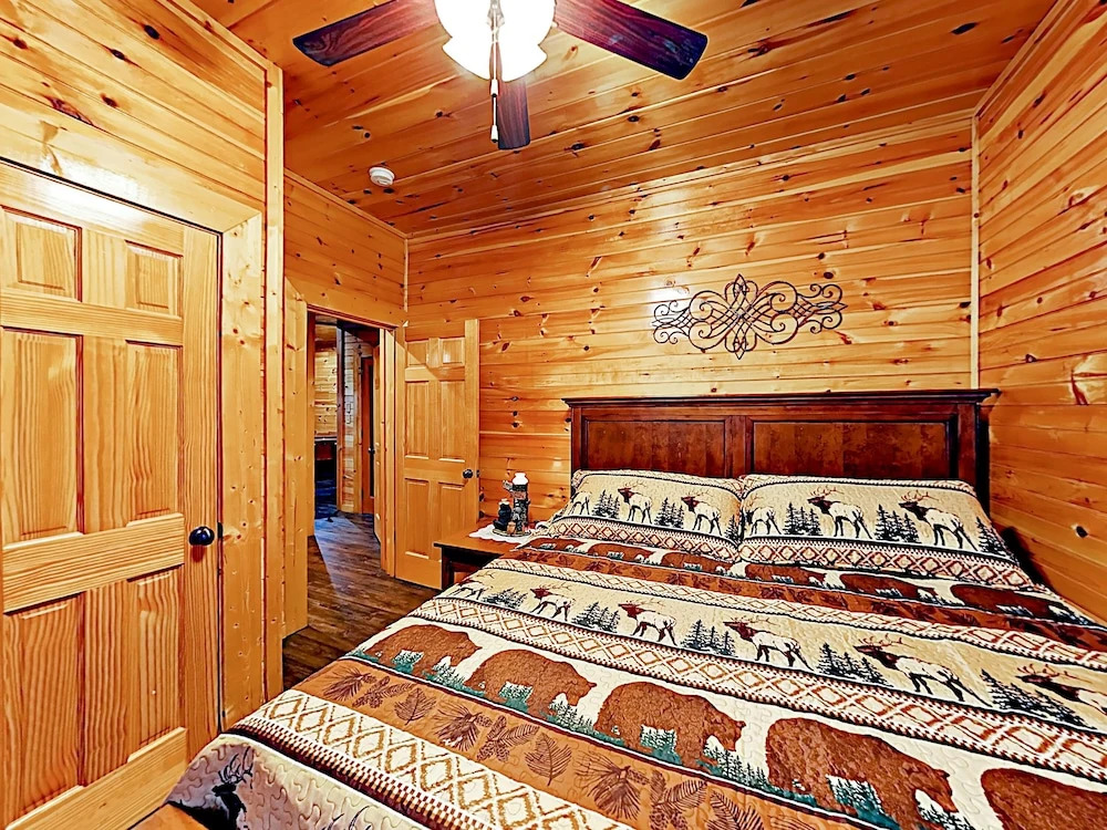 New Listing! 2 Luxe Mountain S, Sleeps 24! 7 Bedroom Cabin