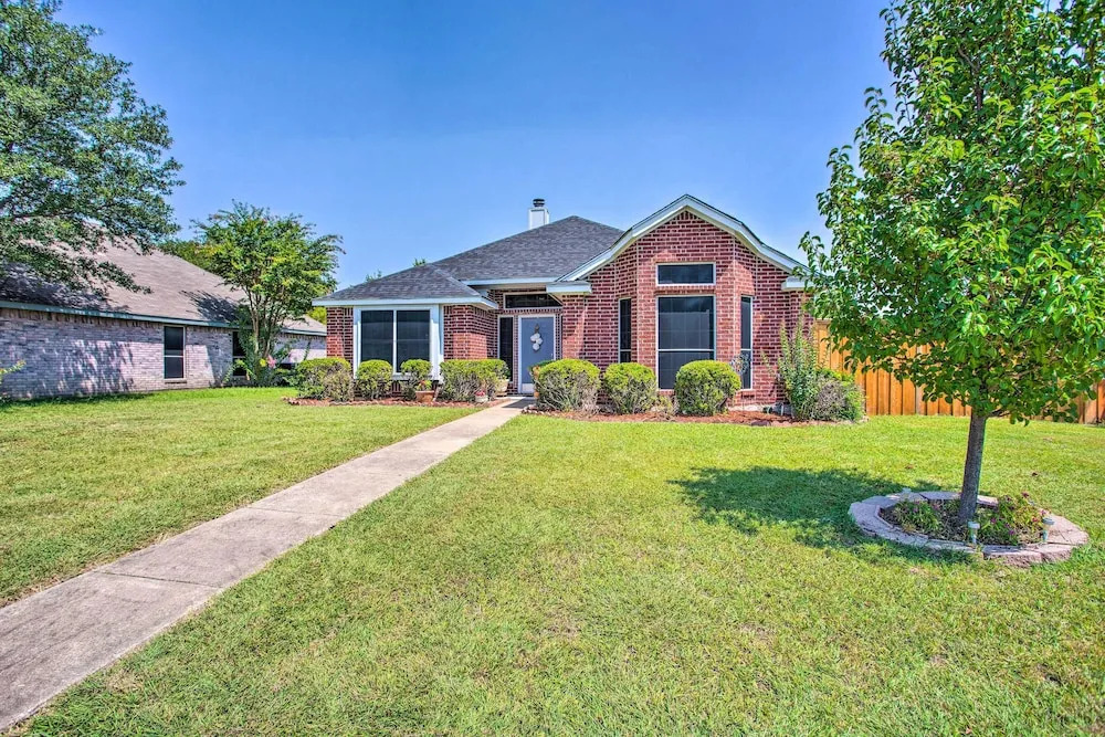 Family-friendly Rowlett Home ~ 23 Mi to Dallas