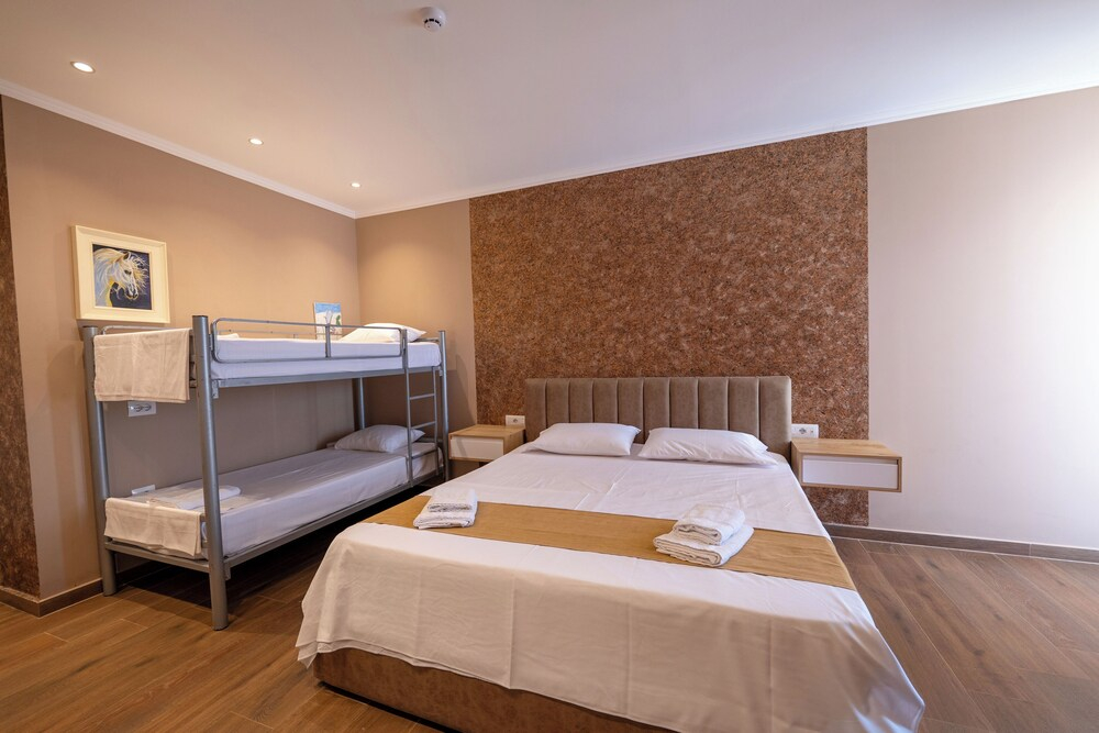 Lider Hotel